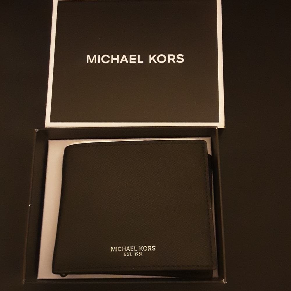 "NEW" MICHAEL KORS wallet